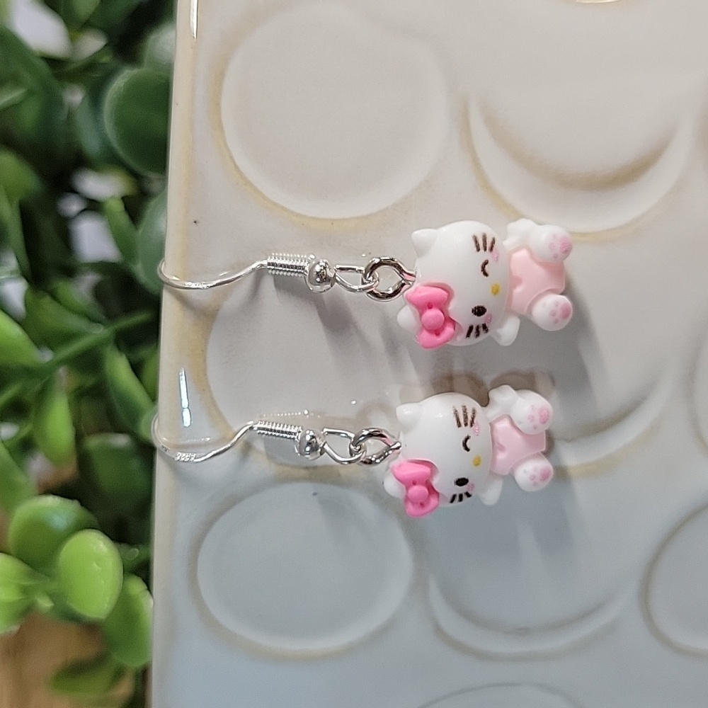 🔥LAST PAIR🔥 HELLO KITTY DAINTY DROP EARRINGS, 925 wires - Picture 4 of 5